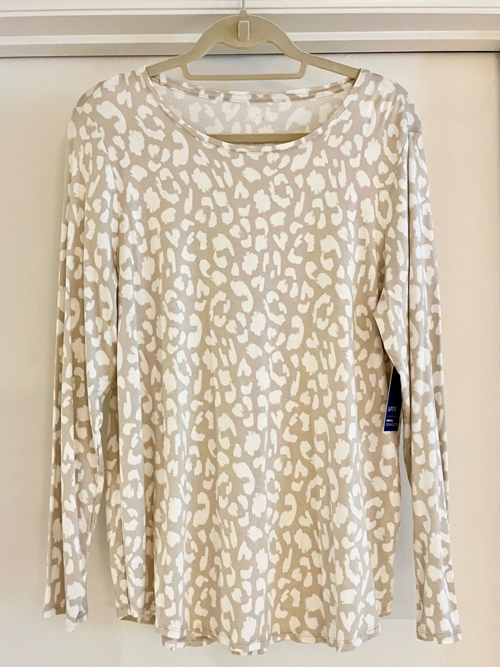 Apt. 9 Animal Print Long Sleeve Stretch top tee large NWT